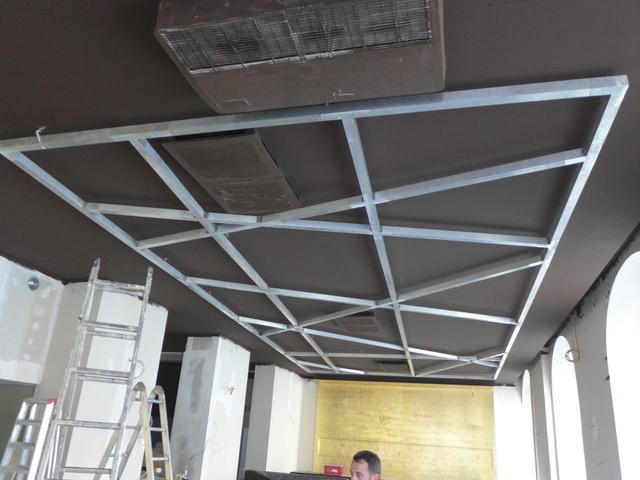 Abgehängte Decke mit Rahmen