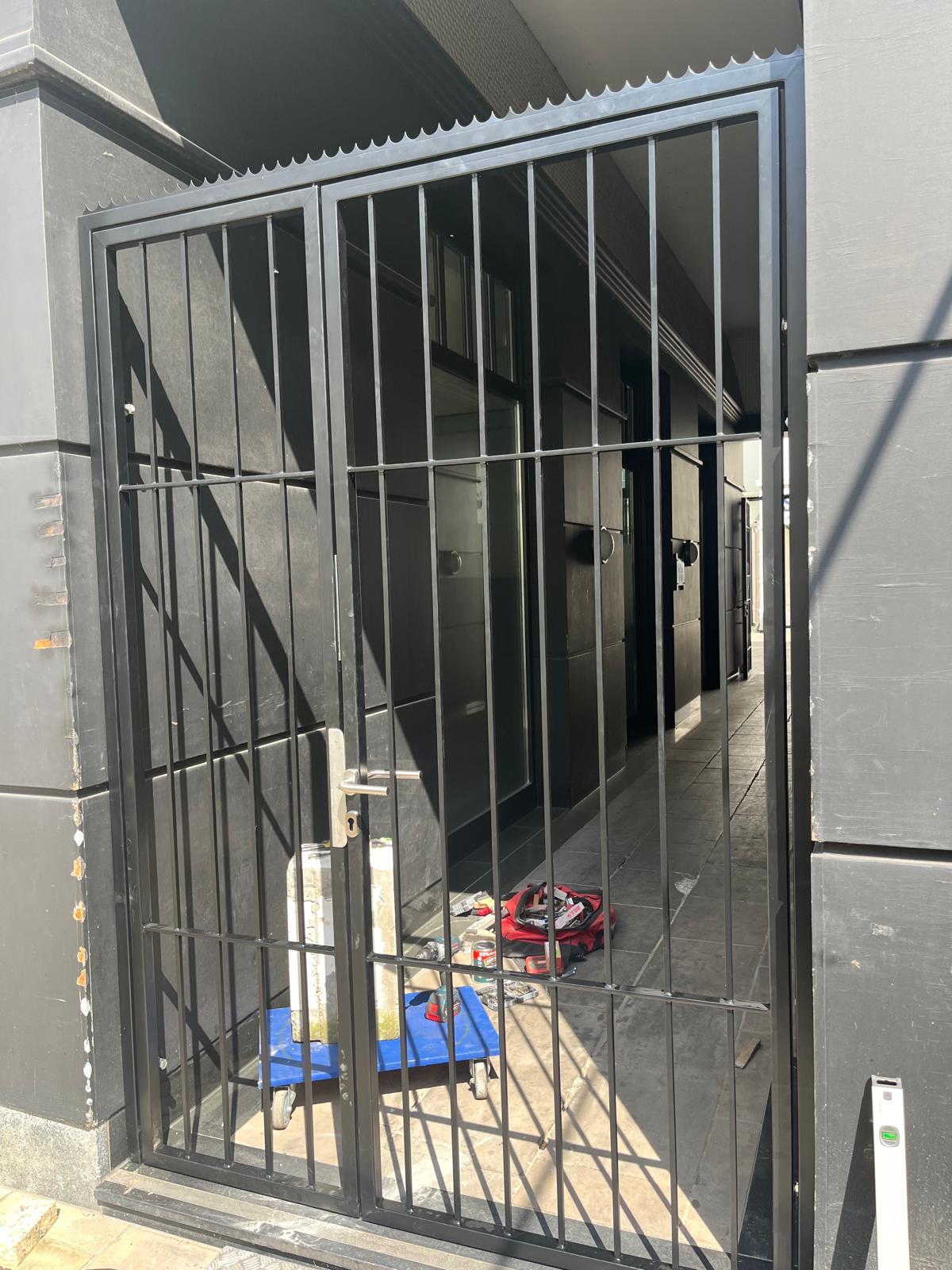 Metallgitter und Zaunkonstruktion